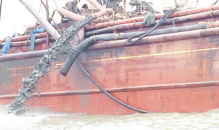 Vùng biển tàu xả bùn có thông số chất thải rắn lơ lửng vượt 2,78 lần