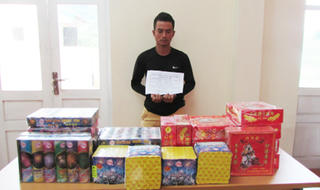 Lợi dụng bão số 10 sắp đổ bộ “tuồn” 30kg pháo qua biên giới