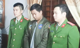 Khởi tố nghịch tử đánh cha mẻ bánh chè, gãy xương sườn