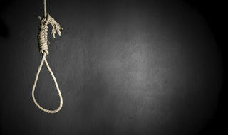 Đánh vợ cũ nguy kịch chồng treo cổ tự vẫn