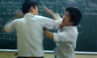 Người nhà học sinh đánh thầy giáo gãy sống mũi?