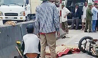 Xe khách tông hai xe máy, 3 người tử vong, Quốc lộ 1A ách tắc nhiều giờ