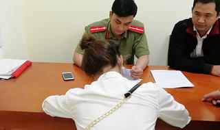 Nữ sinh viên viết cam kết từ bỏ 'Hội thánh Đức Chúa Trời'