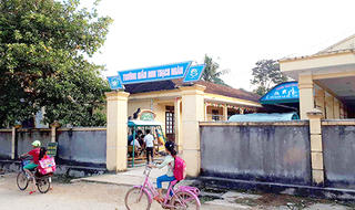 Chi sai tiền xã hội hóa, thừa tiền ăn tại trường mầm non 'trẻ ăn miến luộc'