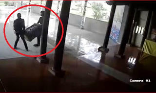 Truy tìm hai thanh niên bê hòm công đức ra khỏi chùa