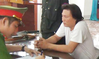 Tạm giam tài xế không chập hành hiệu lệnh, hai lần tông vào CSGT