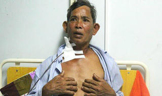 Tạm giữ đối tượng đâm trọng thương hàng xóm mới bán bò