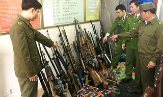 Thu hàng trăm khẩu súng trong nhà dân
