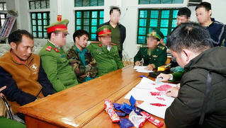 Bắt 2 người Lào đưa 2.000 viên ma túy tổng hợp vào Việt Nam bán Tết