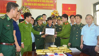Bắt đối tượng vận chuyển 60.000 viên ma túy