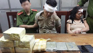 Bắt hai vợ chồng thu giữ 3 bánh heroin, 5kg ma túy đá, 6.000 viên ma túy tổng hợp
