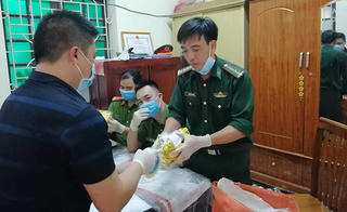 Khám xét nơi ở đối tượng trong đường dây gần 1 tấn ma túy