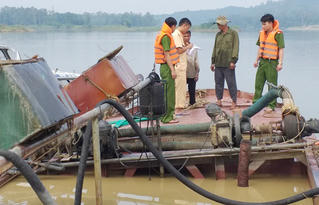 Hà Tĩnh: Một tháng xử lý 14 vụ, xử phạt 190 trường hợp 130 triệu đồng vì khai thác cát trái phép