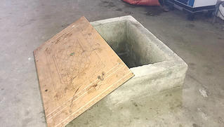 Cả nhà đến bệnh viện xét nghiệm trước thông tin hàng xóm đổ thuốc diệt cỏ xuống giếng 