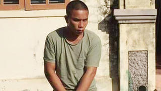 'Cẩu tặc' mang đao và bình xịt hơi cay suýt bị người dân 'tự xử'