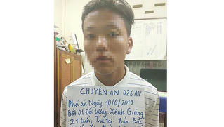 Bắt quả tang nam thanh niên Lào chuyển 30 bánh heroin vào Việt Nam