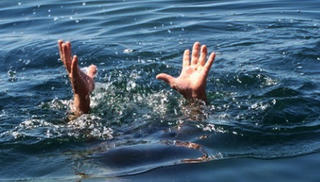 Hai cháu bé tử vong dưới ao nước khi mẹ gửi về nhà bà ngoại 