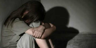 Bé 6 tuổi nghi bị xâm hại tình dục khi bạn gái của bố đưa vào khách sạn