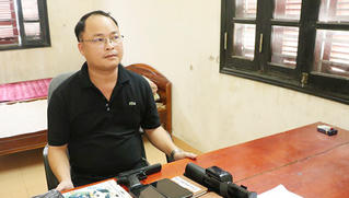 Giả danh công an, sắm súng và công cụ hỗ trợ lừa đảo chiếm đoạt tài sản 