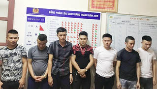 Bắt quả tang 7 thanh niên đang “bay” trong quán karaoke