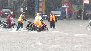 Mưa lớn khiến 1 người chết, hơn 5.000 ngôi nhà ngập ở Nghệ An 