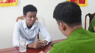 Gọi 'bạn nhậu' không dậy, nam thanh niên 'đốt' nạn nhân