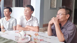 Thờ vọng con sau tin nhận dạng nạn nhân vụ 39 người chết trong containe ở Anh