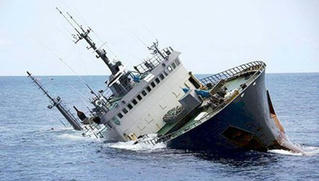 Tàu hàng gặp sự cố trên biển, 10 người đang mất tích