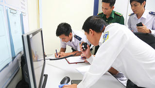 Đang tiếp tục tìm kiểm người cuối cùng trên tàu hàng gặp nạn