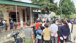 Bàng hoàng phát hiện chồng treo cổ tại chuồng bò, vợ chết trong phòng ngủ