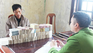 Tên trộm phá 3 lớp cửa sổ đột nhập nhà dân trộm gần 1 tỷ đồng