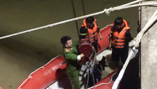 Nam thanh niên nhảy cầu Bến Thuỷ tự vẫn 