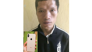Hy hữu nhân viên quán karaoke nhặt được IPhone XS bị khởi tố