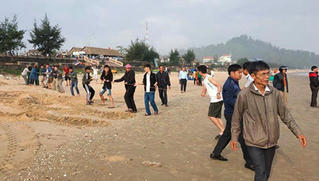 Hai anh em mất tích khi tắm biển Thiên Cầm ngày giáp Tết