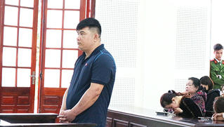 Tưới xăng vào phòng ngủ người tình, gã đàn ông 'trả giá đắt'