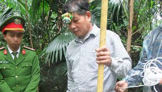 Hái trộm chè, bị người thân đánh tử vong