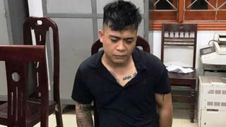 Đối tượng vận chuyển 6kg ma túy tông vào xe cảnh sát