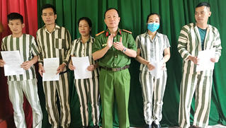 21 phạm nhân tại trại tạm giam Hà Tĩnh được giảm án và tha tù trước thời hạn