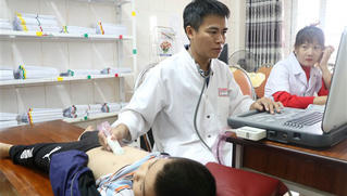 Khám sàng lọc miễn phí cho người mắc bệnh tim bẩm sinh và các bệnh tim mắc phải khác tại Nghệ An