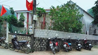 Vợ nguy kịch, chồng và con nhỏ chết cháy trong nhà tắm