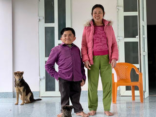 'Chuyện tình cổ tích' của cặp vợ chồng khuyết tật