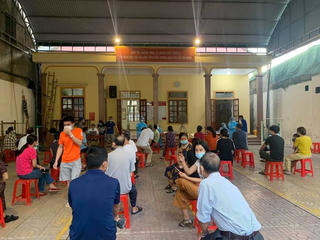 Thành phố Vinh xét nghiệm COVID-19 cho toàn bộ người dân trong khu vực bị phong toả