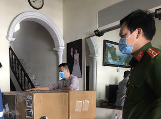 Tạm giữ hơn 18.000 que test nhanh COVID-19 không có giấy tờ hợp pháp