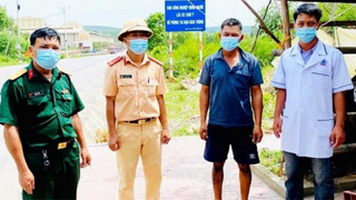 Tổ trực chốt COVID-19 cứu nam công nhân suýt chết ngạt 