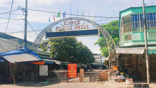 Phong tỏa chợ đầu mối Vinh do ca dương tính với SARS-CoV-2