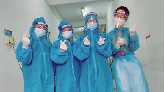Vợ chiến sỹ Trường Sa gửi con nhỏ, "Nam tiến" cùng cả nước chống dịch
