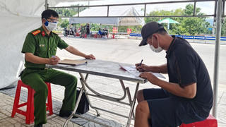 Lợi dụng xe ưu tiên “luồng xanh” chở người từ vùng có dịch vào vùng cách ly y tế