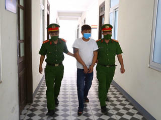 Khởi tố đối tượng vượt chốt phòng dịch rồi đuổi đánh công an