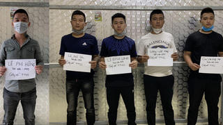 Vác hung khí đuổi đánh nhân viên tiếp thị để tranh giành thị trường