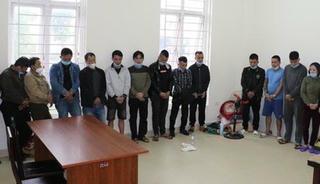 Cha cầm đầu sới bạc “khủng”, con trai cảnh giới khi sới đang hoạt động